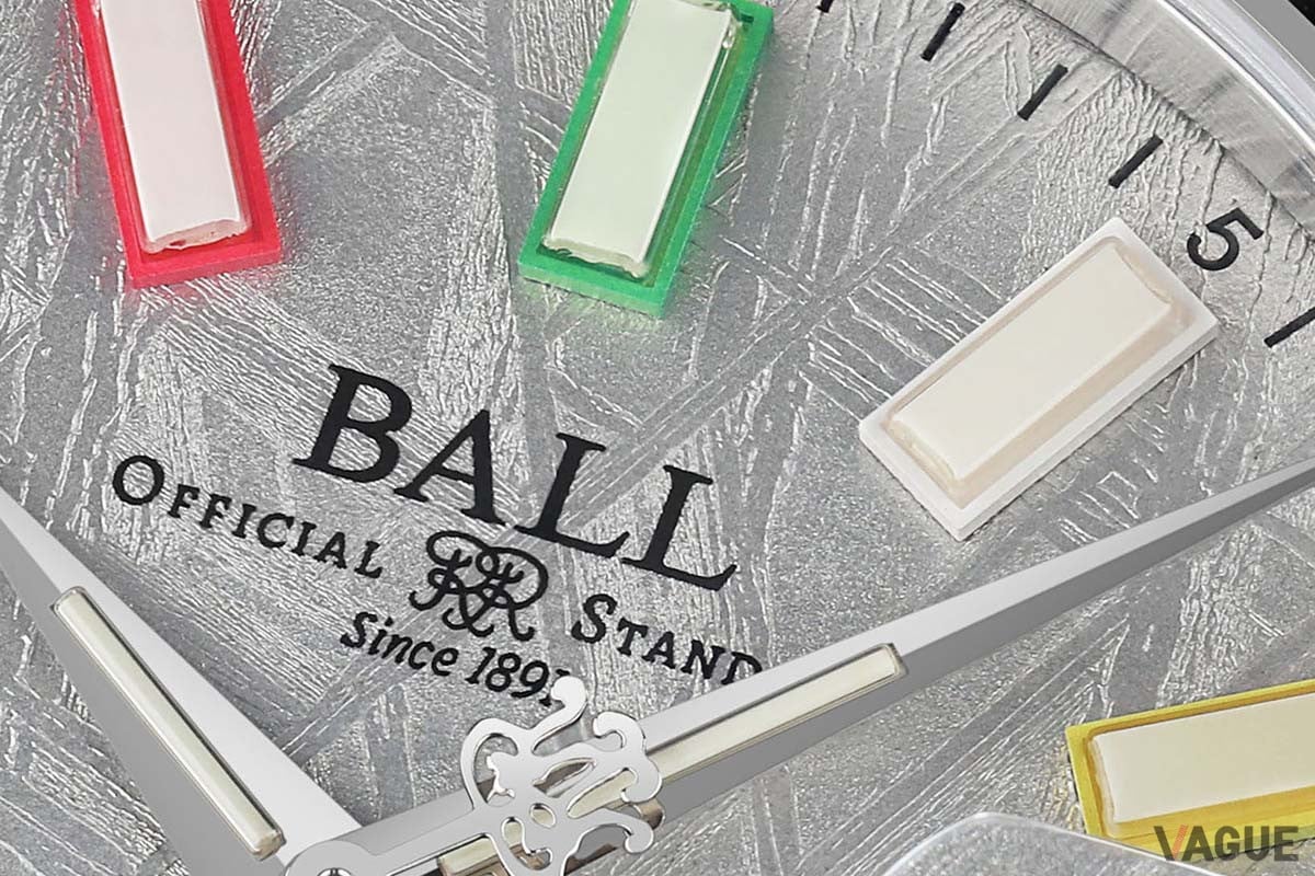 ダイヤル表面にくっきりと現れる、ウィドマンシュテッテン構造と呼ばれる神秘的な網目模様