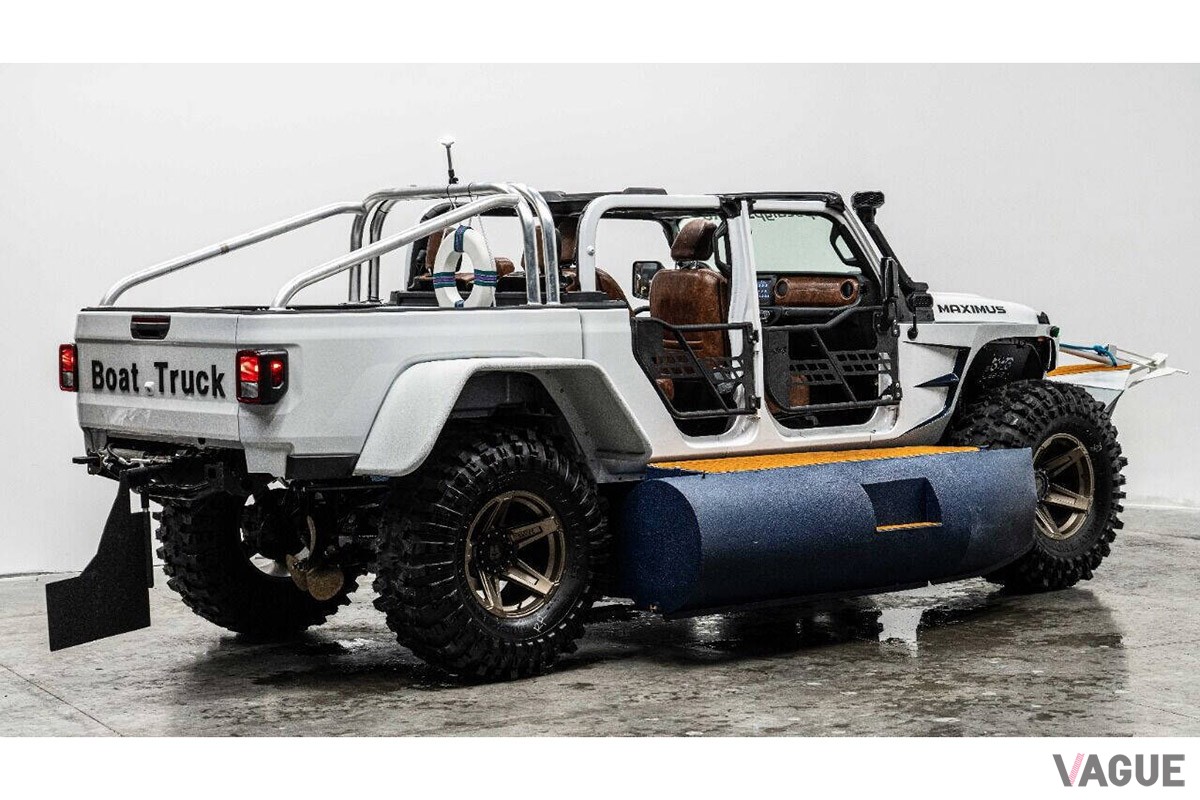 eBayで販売されていたジープ「グラディエーター」ベースの水陸両用仕様“SSアポカリプス・ボートトラック”（C）eBay（SoFlo Customs）