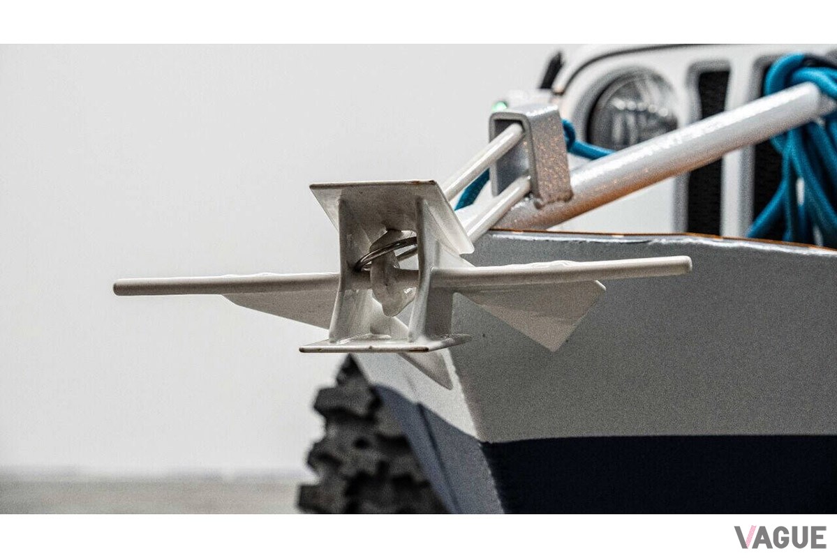 eBayで販売されていたジープ「グラディエーター」ベースの水陸両用仕様“SSアポカリプス・ボートトラック”（C）eBay（SoFlo Customs）