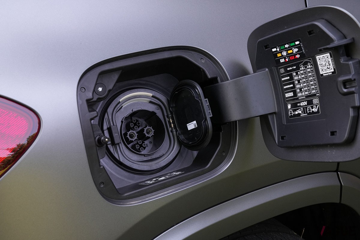 メルセデス・ベンツ新型「EQA」