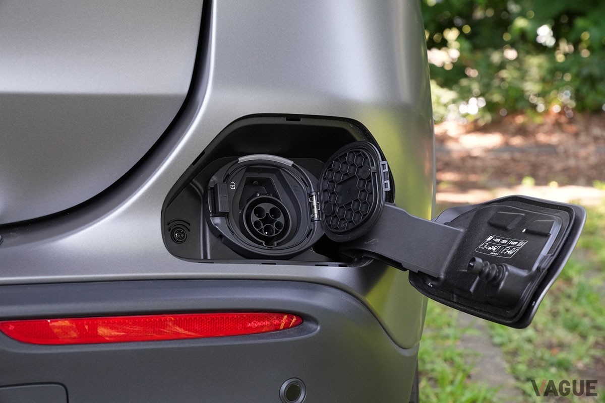メルセデス・ベンツ新型「EQA」