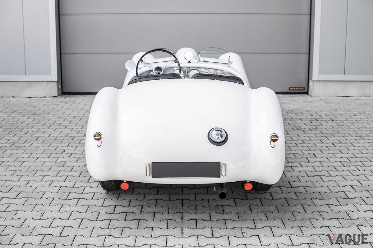 オークションに登場した1939年製BMW「328スペシャルコンペティション ロードスター」Remi Dargegen(c)2024 Courtesy of RM Sotheby's