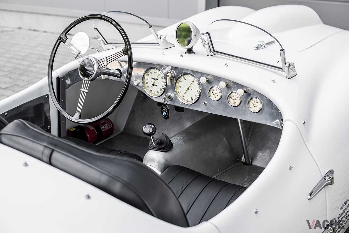 オークションに登場した1939年製BMW「328スペシャルコンペティション ロードスター」Remi Dargegen(c)2024 Courtesy of RM Sotheby's