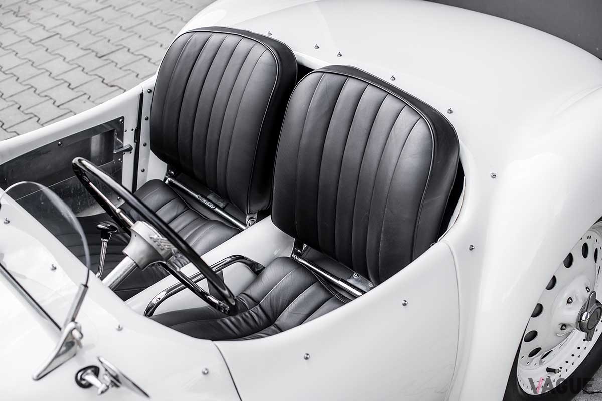 オークションに登場した1939年製BMW「328スペシャルコンペティション ロードスター」Remi Dargegen(c)2024 Courtesy of RM Sotheby's