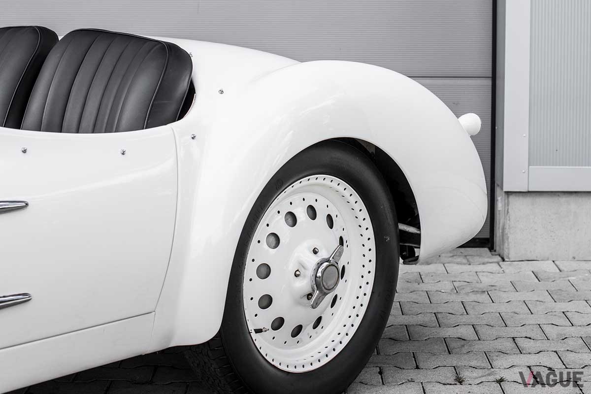 オークションに登場した1939年製BMW「328スペシャルコンペティション ロードスター」Remi Dargegen(c)2024 Courtesy of RM Sotheby's