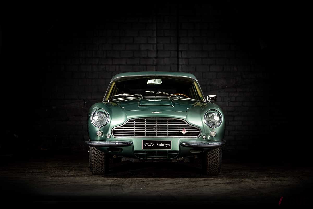 オークションに出品された1966年式アストンマーティン「DB6 シューティングブレーク」Neil Fraser (c)2024 Courtesy of RM Sotheby's