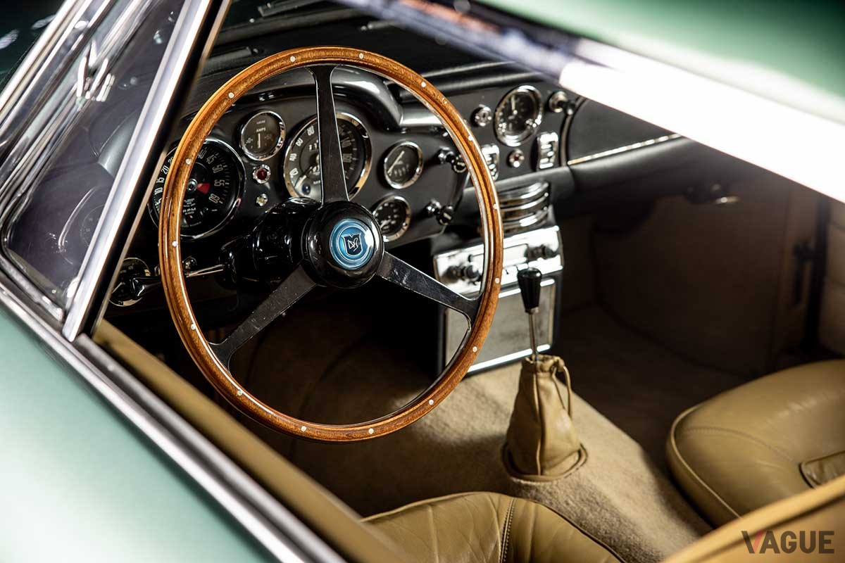 オークションに出品された1966年式アストンマーティン「DB6 シューティングブレーク」Neil Fraser (c)2024 Courtesy of RM Sotheby's