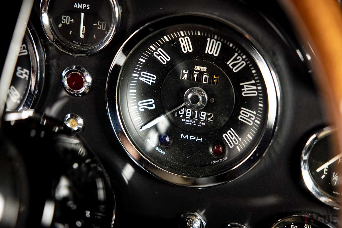 オークションに出品された1966年式アストンマーティン「DB6 シューティングブレーク」Neil Fraser (c)2024 Courtesy of RM Sotheby's