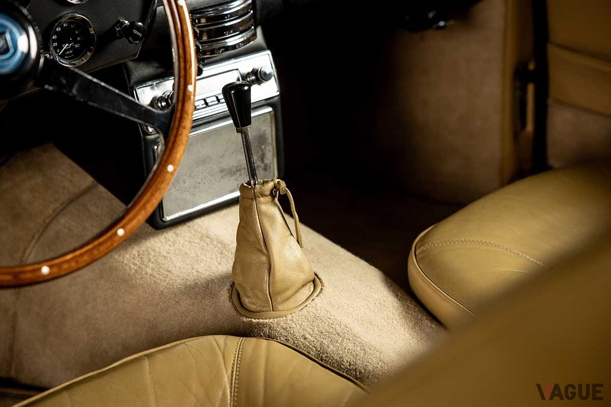 オークションに出品された1966年式アストンマーティン「DB6 シューティングブレーク」Neil Fraser (c)2024 Courtesy of RM Sotheby's