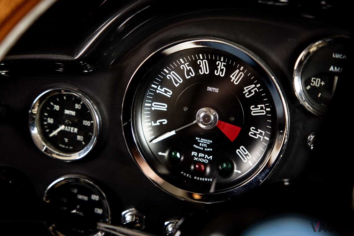 オークションに出品された1966年式アストンマーティン「DB6 シューティングブレーク」Neil Fraser (c)2024 Courtesy of RM Sotheby's