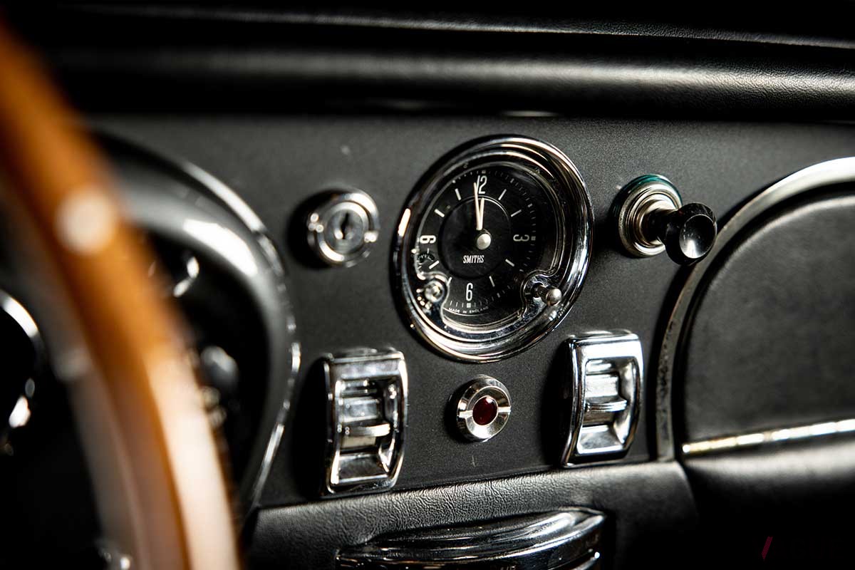 オークションに出品された1966年式アストンマーティン「DB6 シューティングブレーク」Neil Fraser (c)2024 Courtesy of RM Sotheby's