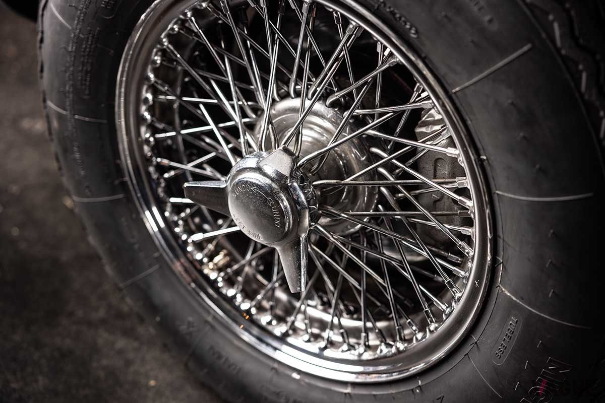 オークションに出品された1966年式アストンマーティン「DB6 シューティングブレーク」Neil Fraser (c)2024 Courtesy of RM Sotheby's