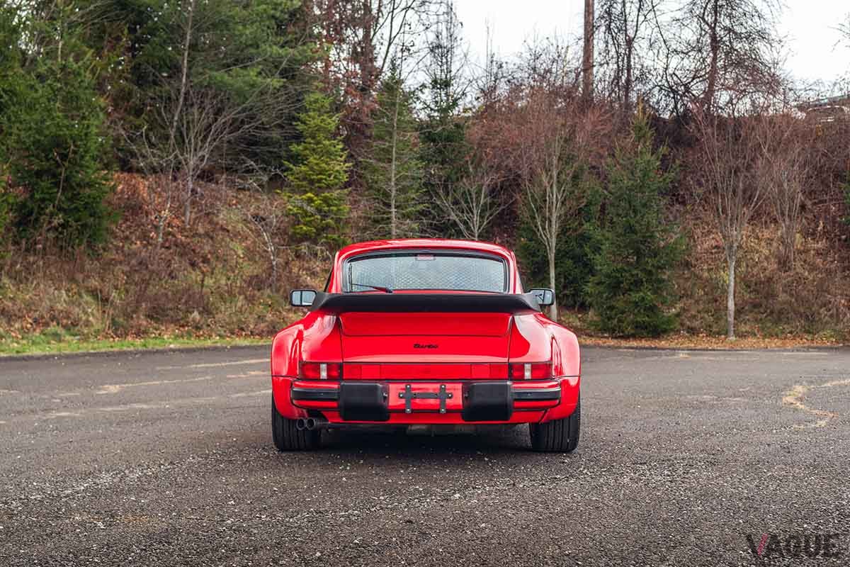 オークションに登場した1988年式ポルシェ「911ターボ フラットノーズ クーペ」Avery Peechatka(c)2024 Courtesy of RM Sotheby's