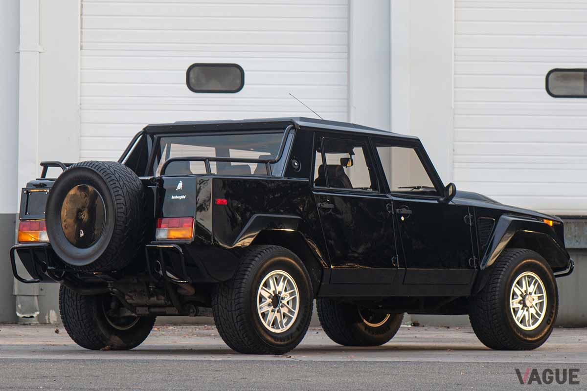 オークションに登場、45万500ドル（日本円で約6750万円）で落札された1993年式ランボルギーニ「LM002」 Greg Keyser(c)2024 Courtesy of RM Sotheby's