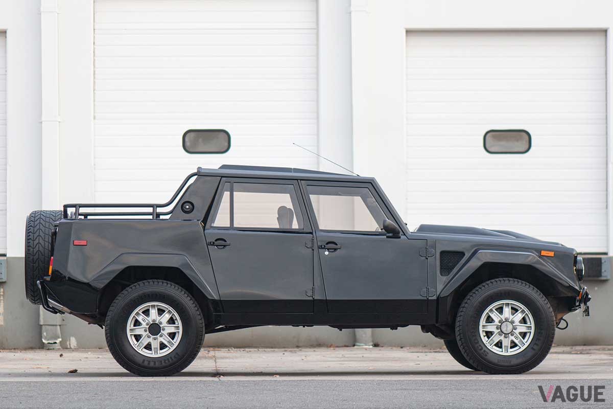 オークションに登場、45万500ドル（日本円で約6750万円）で落札された1993年式ランボルギーニ「LM002」 Greg Keyser(c)2024 Courtesy of RM Sotheby's