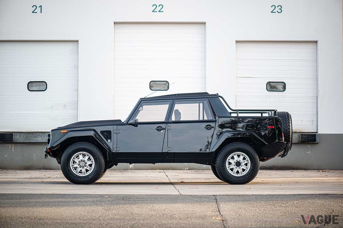 オークションに登場、45万500ドル（日本円で約6750万円）で落札された1993年式ランボルギーニ「LM002」 Greg Keyser(c)2024 Courtesy of RM Sotheby's