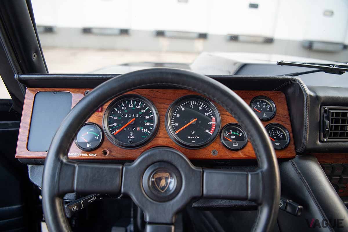 オークションに登場、45万500ドル（日本円で約6750万円）で落札された1993年式ランボルギーニ「LM002」 Greg Keyser(c)2024 Courtesy of RM Sotheby's