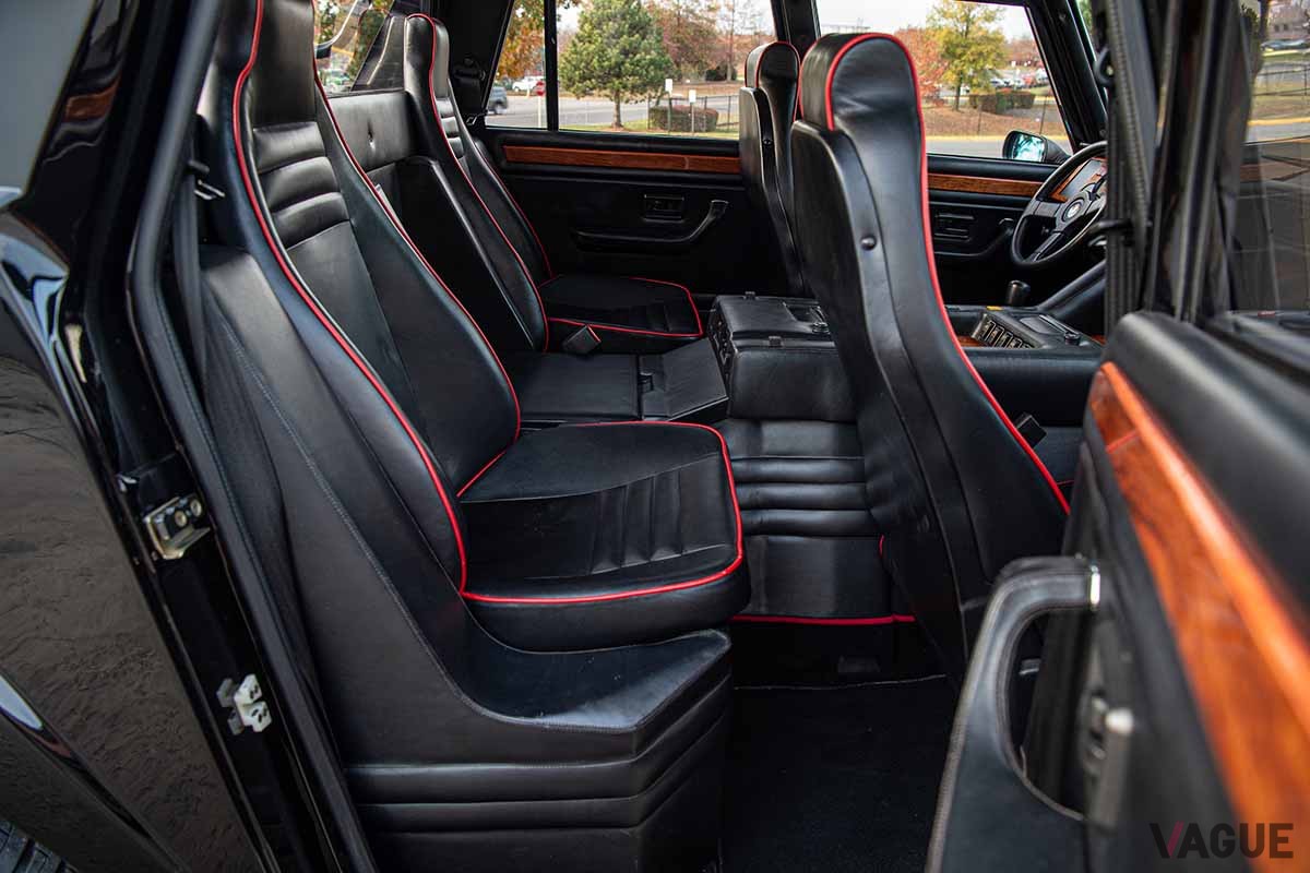 オークションに登場、45万500ドル（日本円で約6750万円）で落札された1993年式ランボルギーニ「LM002」 Greg Keyser(c)2024 Courtesy of RM Sotheby's