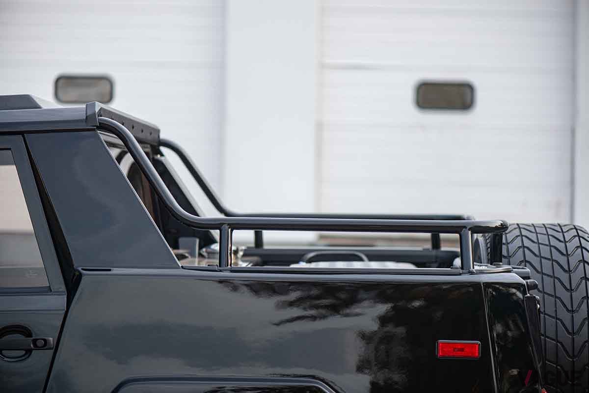 オークションに登場、45万500ドル（日本円で約6750万円）で落札された1993年式ランボルギーニ「LM002」 Greg Keyser(c)2024 Courtesy of RM Sotheby's