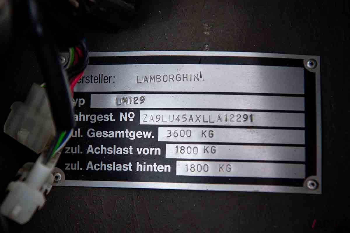 オークションに登場、45万500ドル（日本円で約6750万円）で落札された1993年式ランボルギーニ「LM002」 Greg Keyser(c)2024 Courtesy of RM Sotheby's