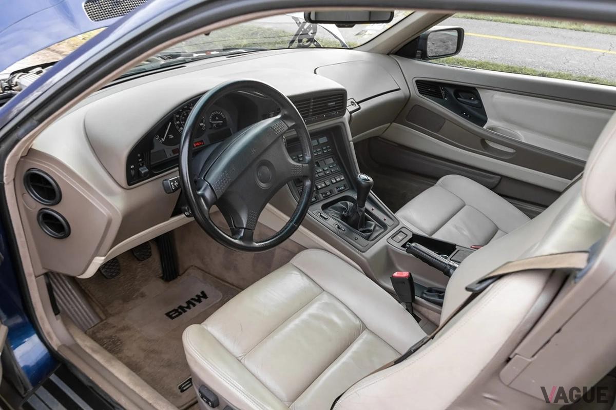 オークションに出品された元NBA選手 マイケル・ジョーダン氏の愛車BMW「850i」のインテリア