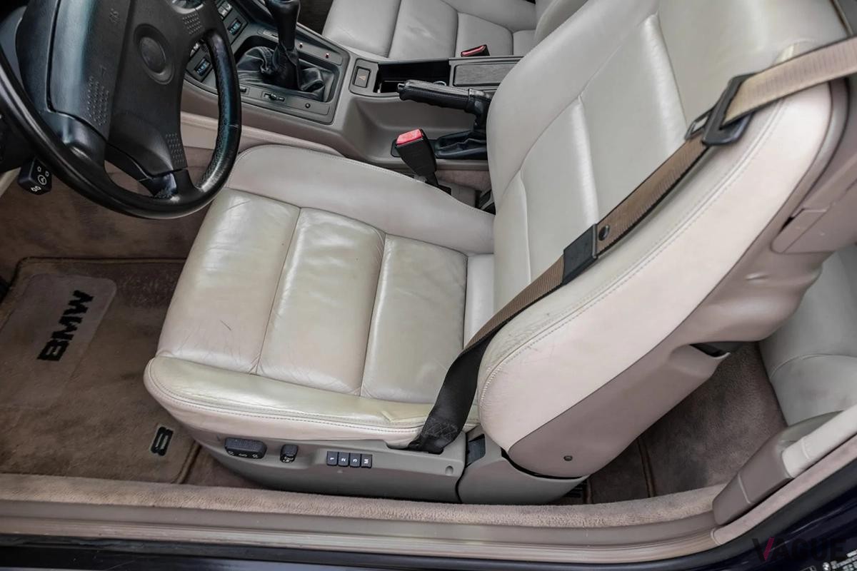 オークションに出品された元NBA選手 マイケル・ジョーダン氏の愛車BMW「850i」のインテリア