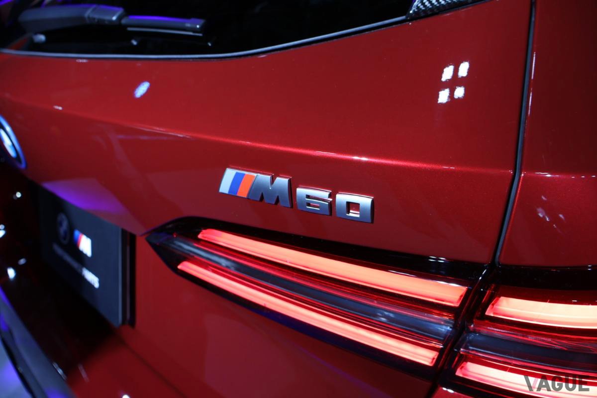 Mパフォーマンスパーツを装着したBMW新型「i5ツーリング M60 xDrive」
