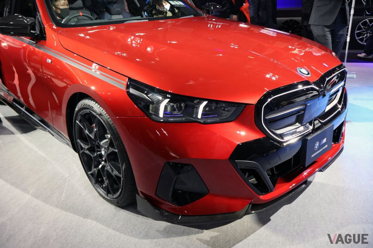Mパフォーマンスパーツを装着したBMW新型「i5ツーリング M60 xDrive」