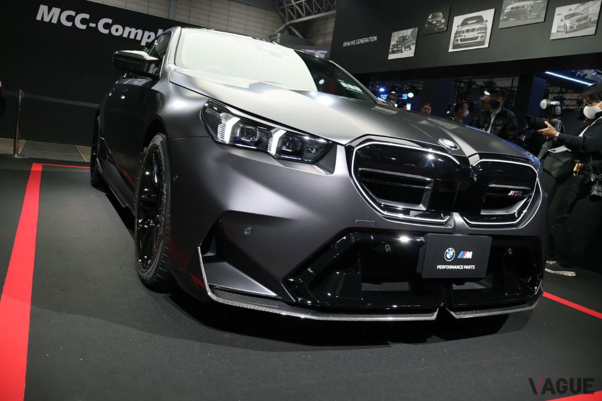 Mパフォーマンスパーツを装着したBMW新型「M5」