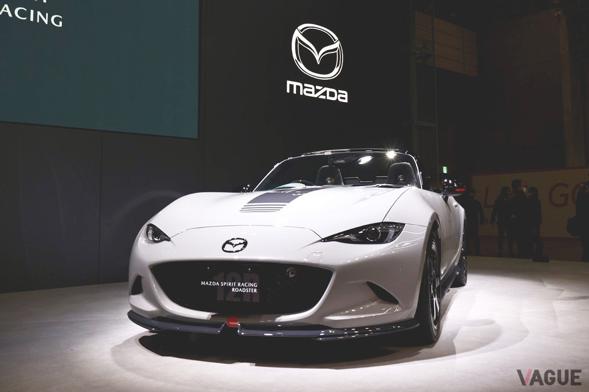 市販化を予定する「ロードスター」の特別モデル「マツダ・スピリットレーシング・ロードスター12R」を初披露