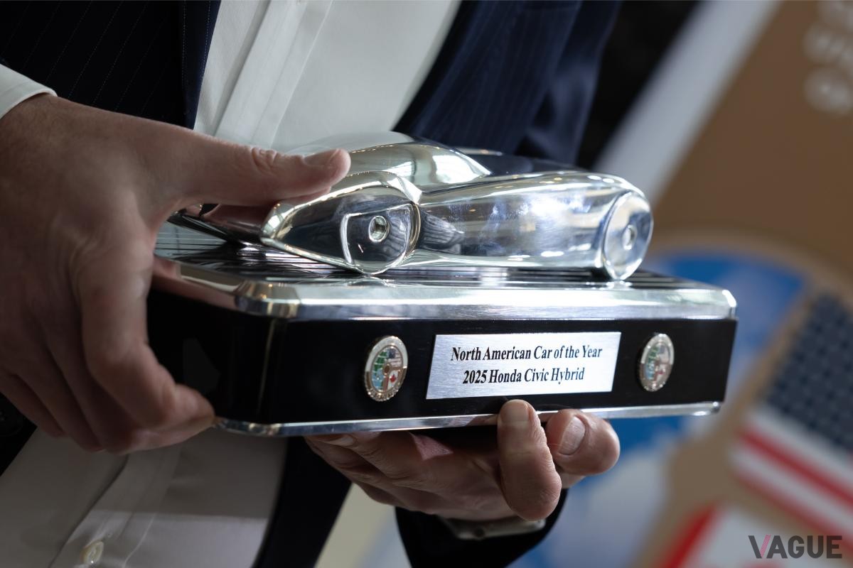 北米カー・オブ・ザ・イヤー2025乗用車部門に選ばれたホンダ「シビック・ハイブリッド」
