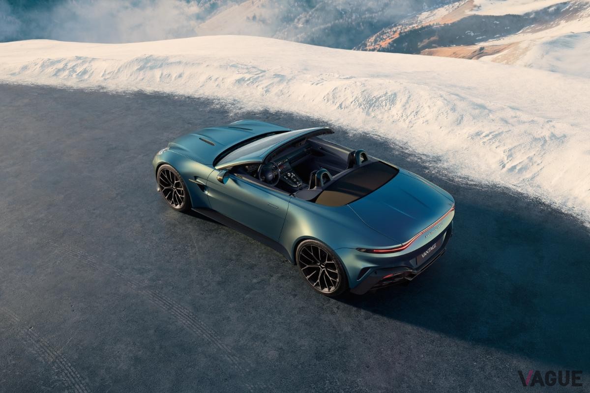アストンマーティンは英国で新型「ヴァンテージ・ロードスター」を発表