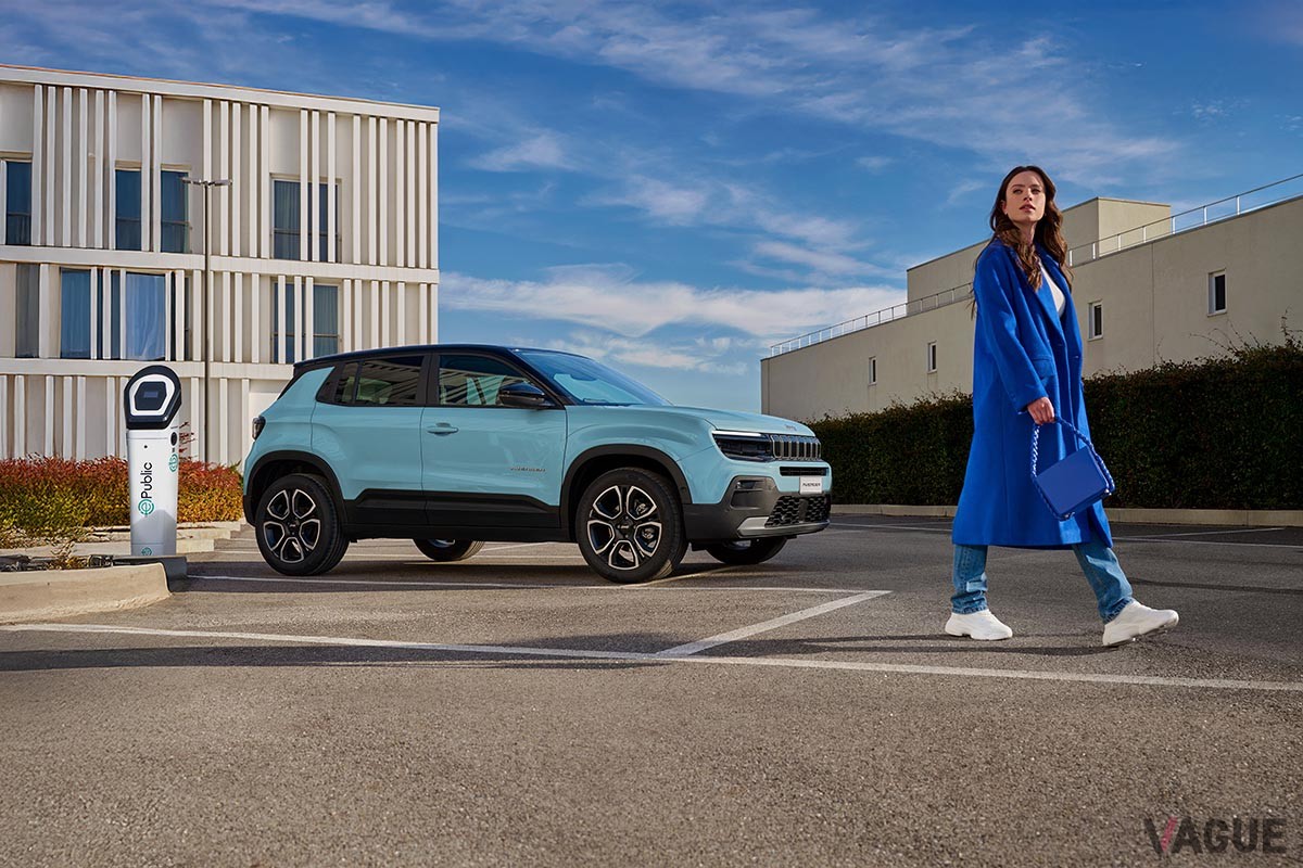 人気コンパクトSUV”に淡いブルーグリーンを纏った限定車 ジープ