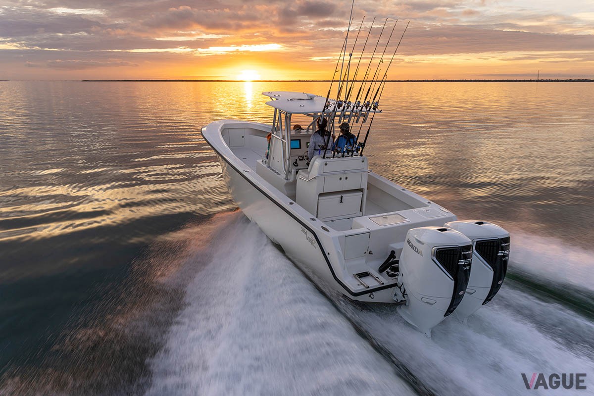 新型船外機「BF350（搭載例）」