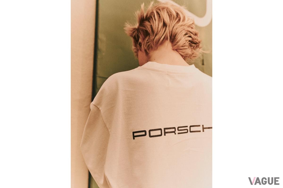 世界に一台の「ポルシェ911 カレラT」のデザインにインスパイアされPOGGY氏の審美眼によってキュレーションされた特別なアパレルコレクション