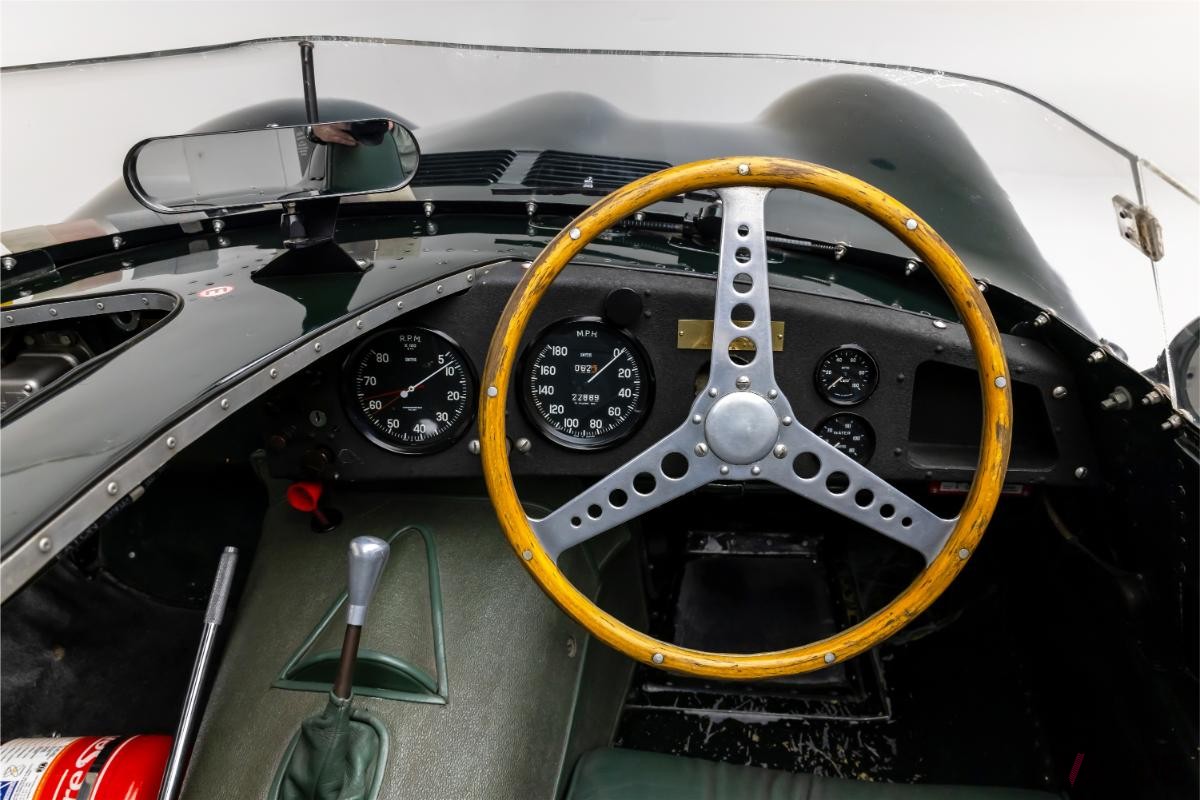 オークションに登場予定の1954年式ジャガー「DタイプOKV 2」