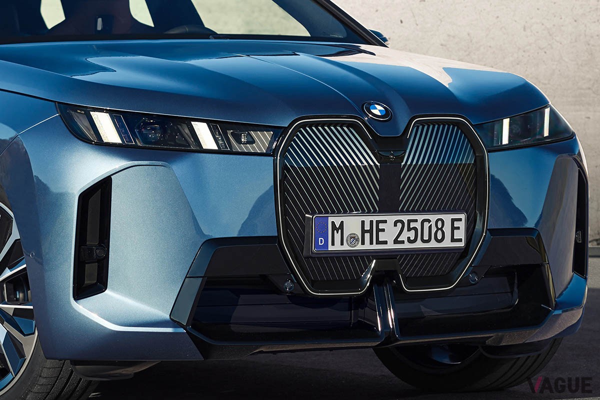 BMWのフルサイズ電動SAV新型「iX」が世界初公開。ラインナップは「iX xDrive45」、「iX xDrive60」、「iX M70 xDrive」の3モデル展開