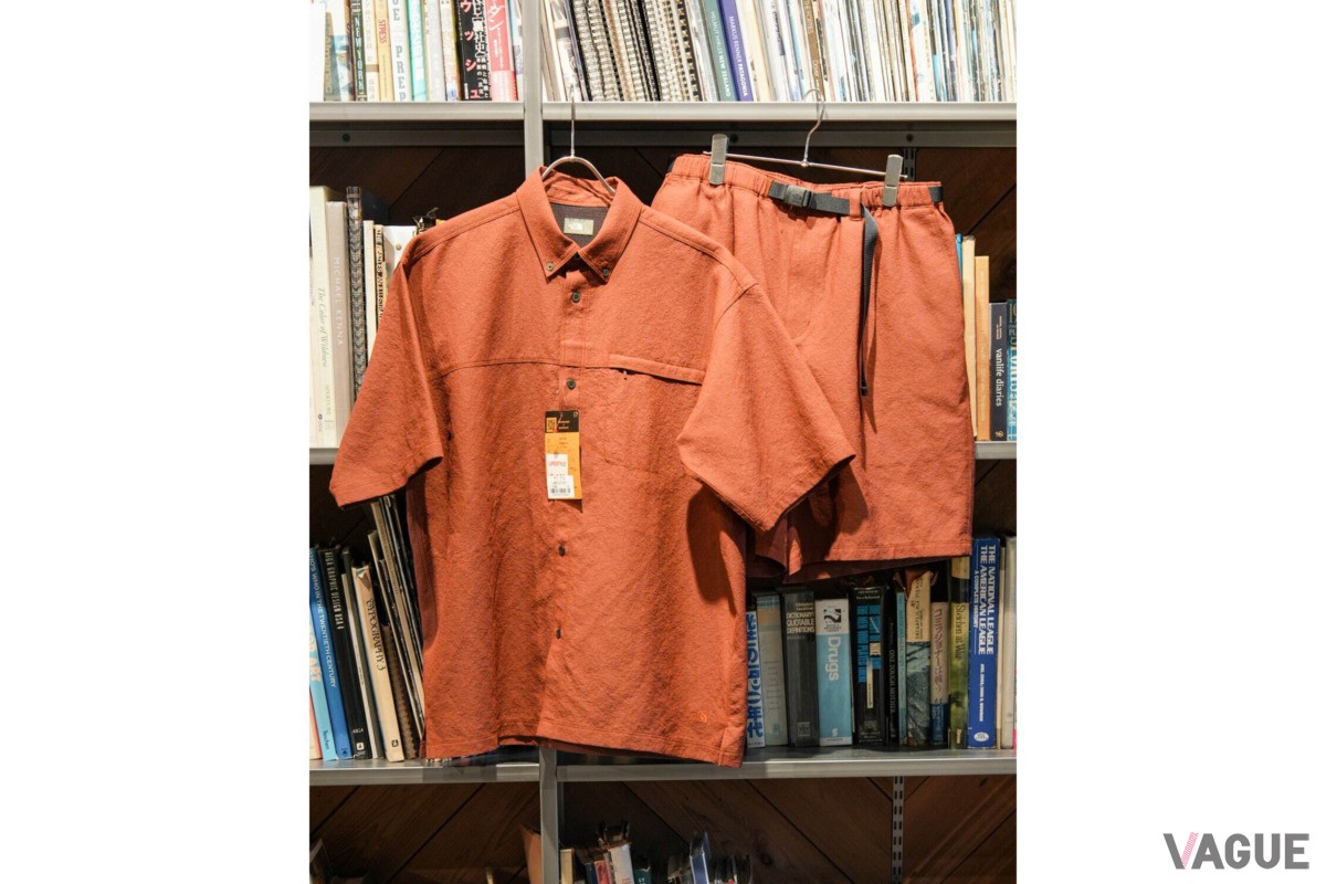 オーニング シャツ：1万8700円 ・オーニング ショーツ：1万6500円
