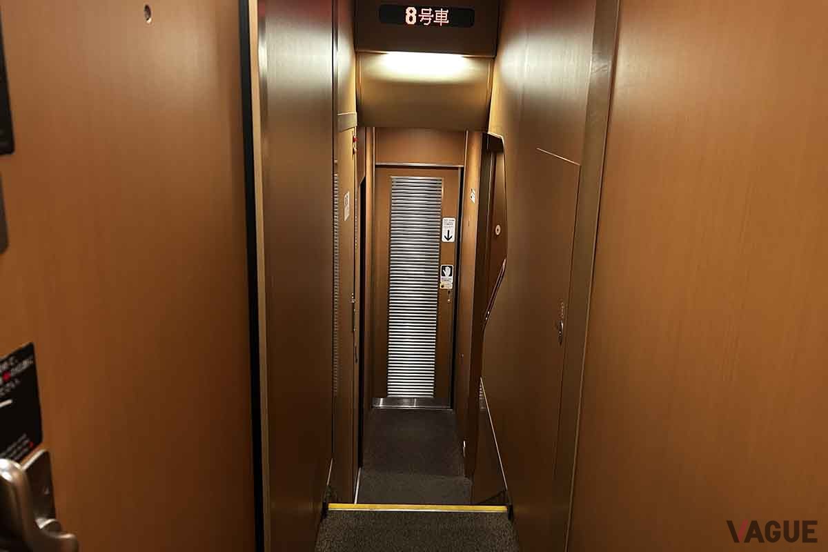 サンライズ瀬戸／出雲8号車「シングル」の廊下