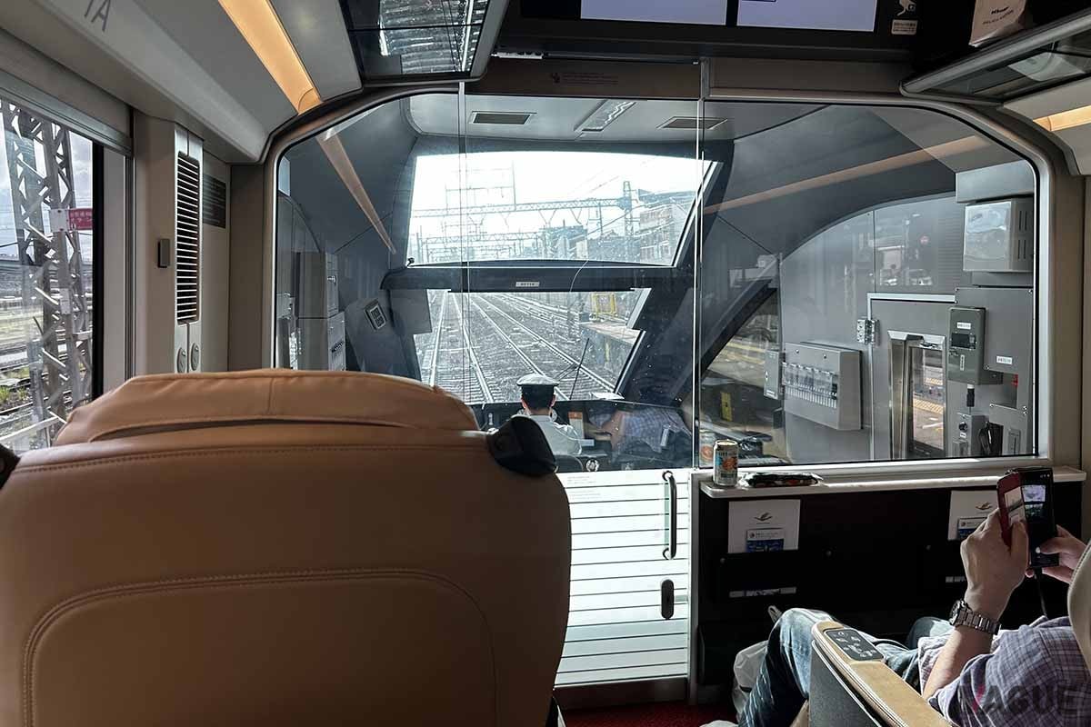 近鉄特急「ひのとり」プレミアムシートの車窓