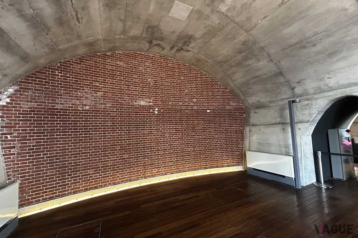 「マーチエキュート神田万世橋」は旧万世橋駅の遺構を整備した商業施設だ