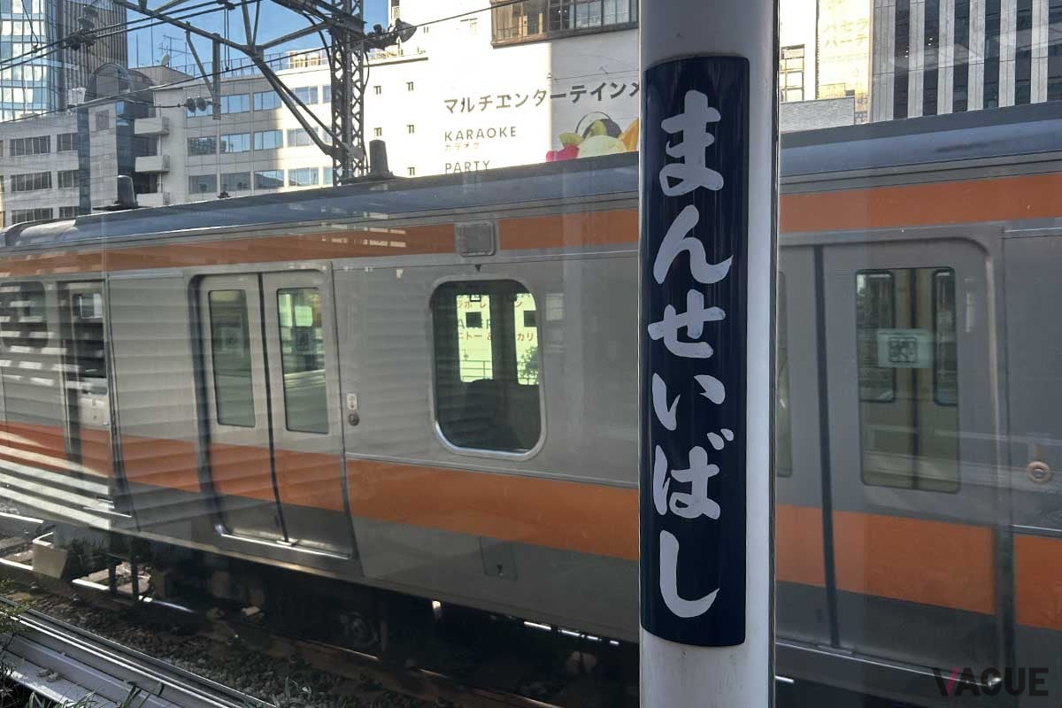 「マーチエキュート神田万世橋」は旧万世橋駅ホーム部分をデッキとして整備している