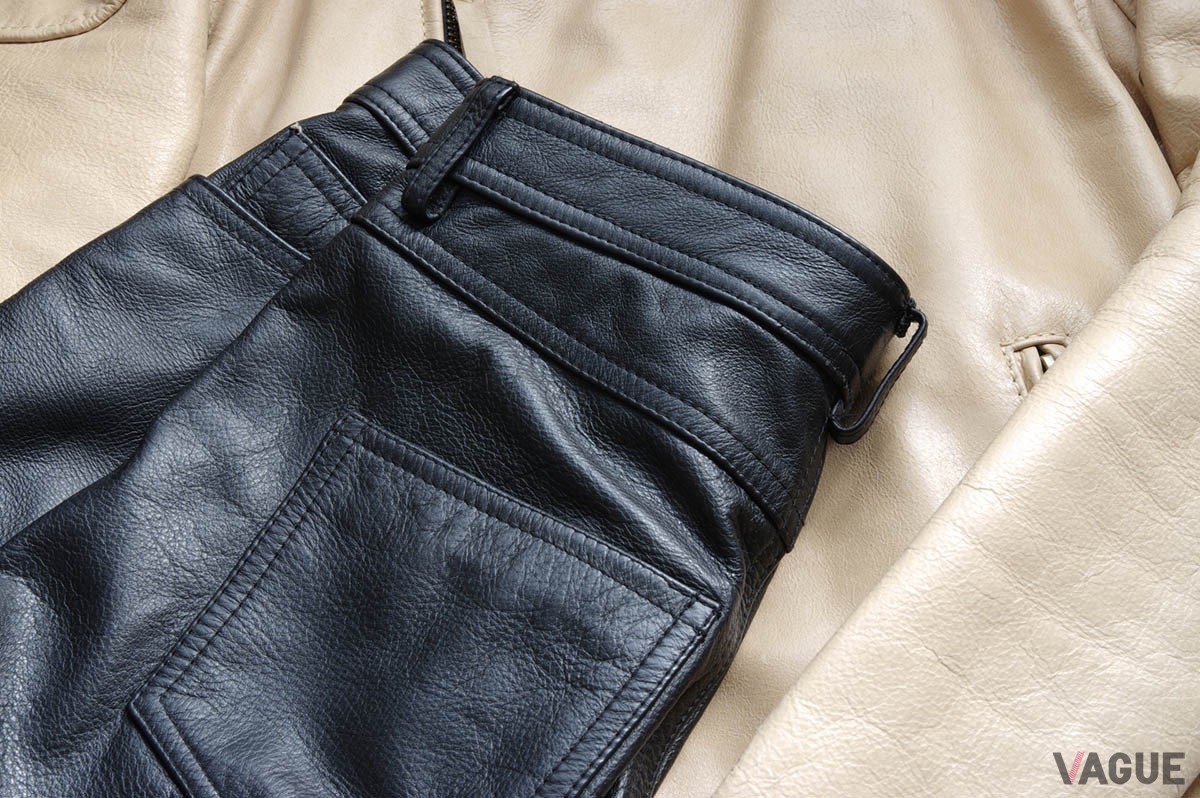 防寒への備えは必須。なるべく風を通さないライダースジャケットなども