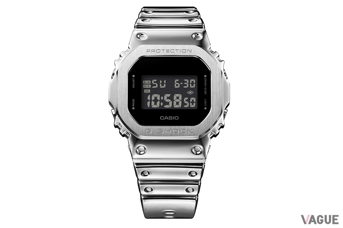 「CASIO G-SHOCK FINE METALLIC SERIES」シルバー×ブラックダイヤルモデル（品番：GM-5600YM　3万7400円、消費税込）