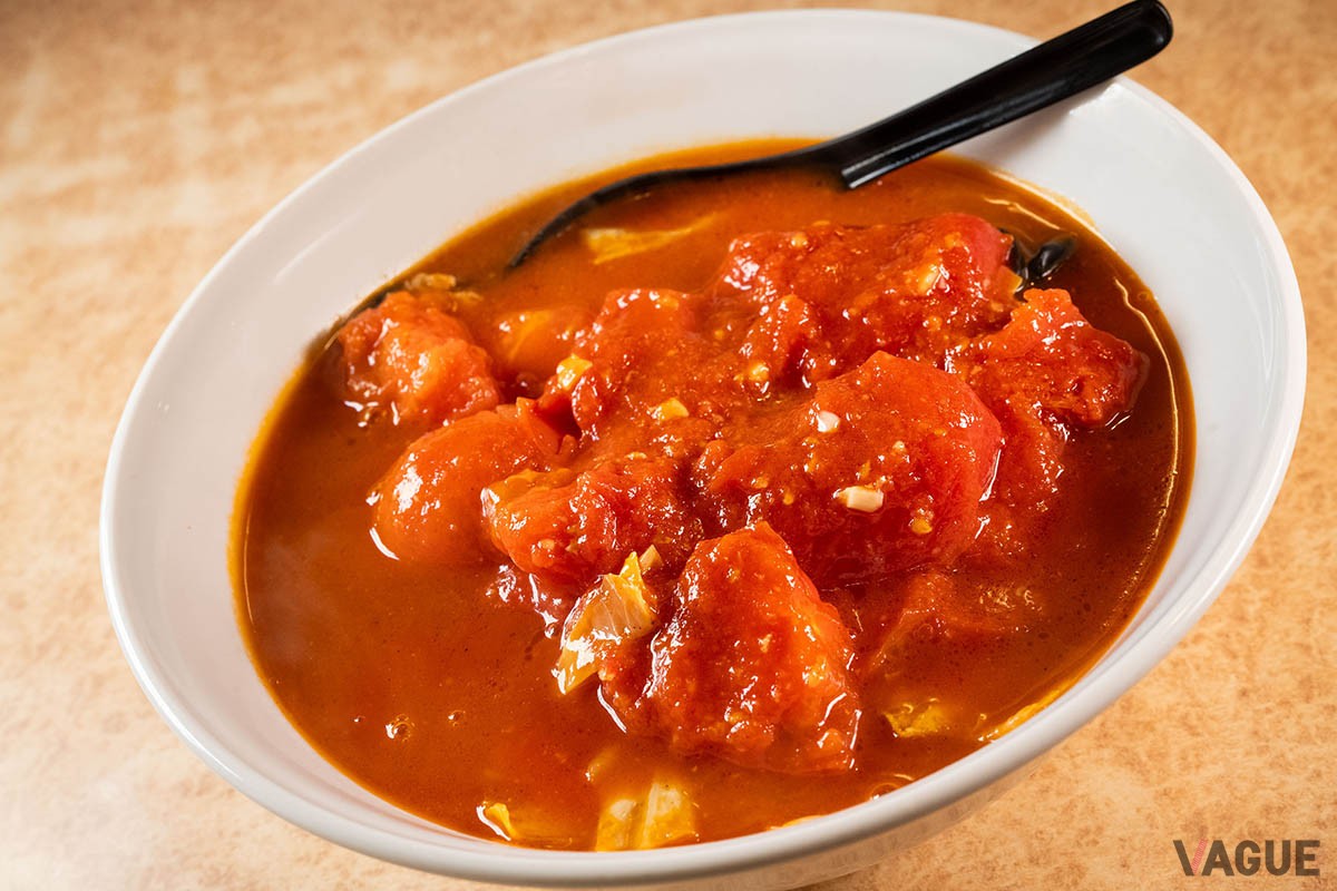 トマトタンメン1,250円。生のトマトを中華鍋で炒めて潰して作るので、トマトの持つ旨みがギュッとしている