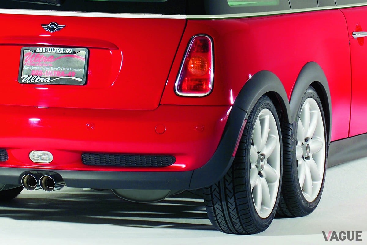 2004年のアテネ五輪の際、VIPを運ぶリムジンとして登場した「ミニXXL」