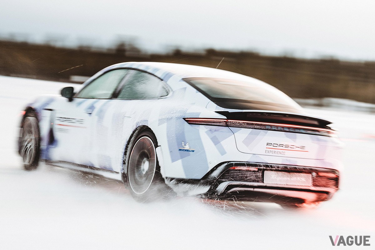 ポルシェ新型「タイカンGTS」が氷上での連続ドリフトの最長世界記録を更新