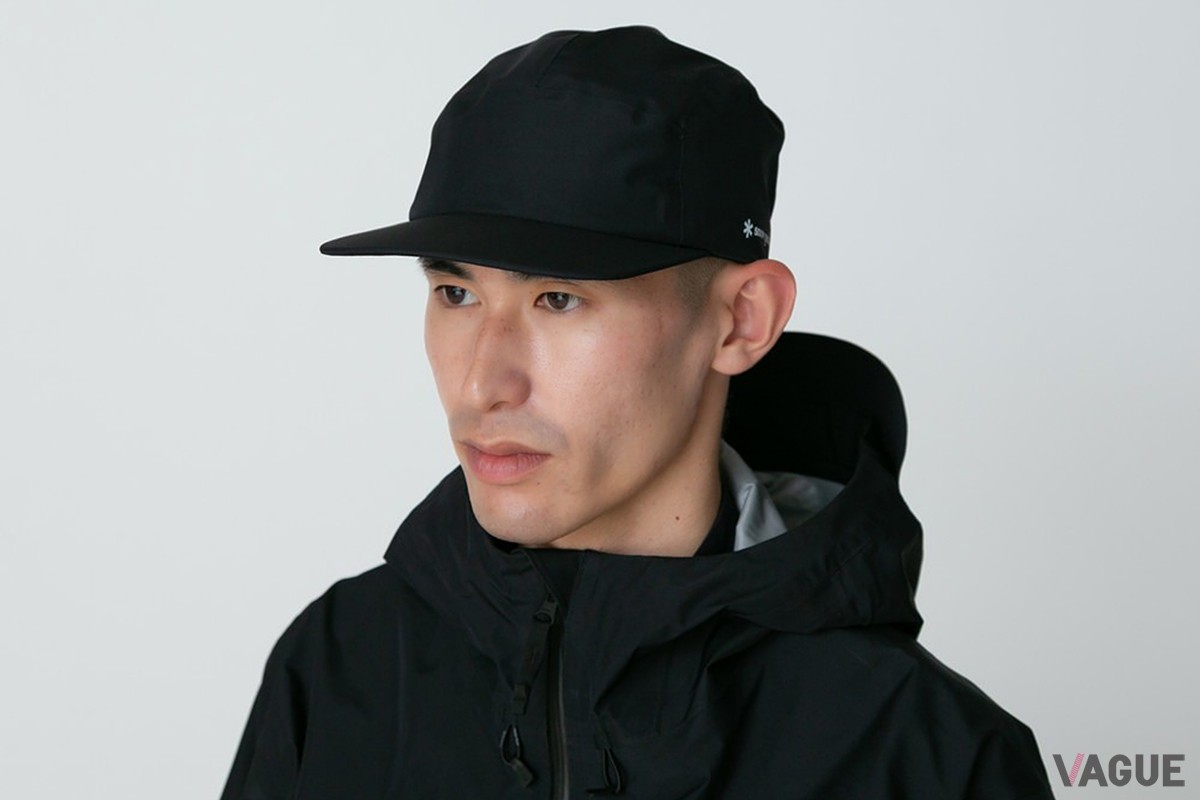 「GORE-TEX Rain Cap」ブラック。フラットバイザーとサイドのロゴがポイント