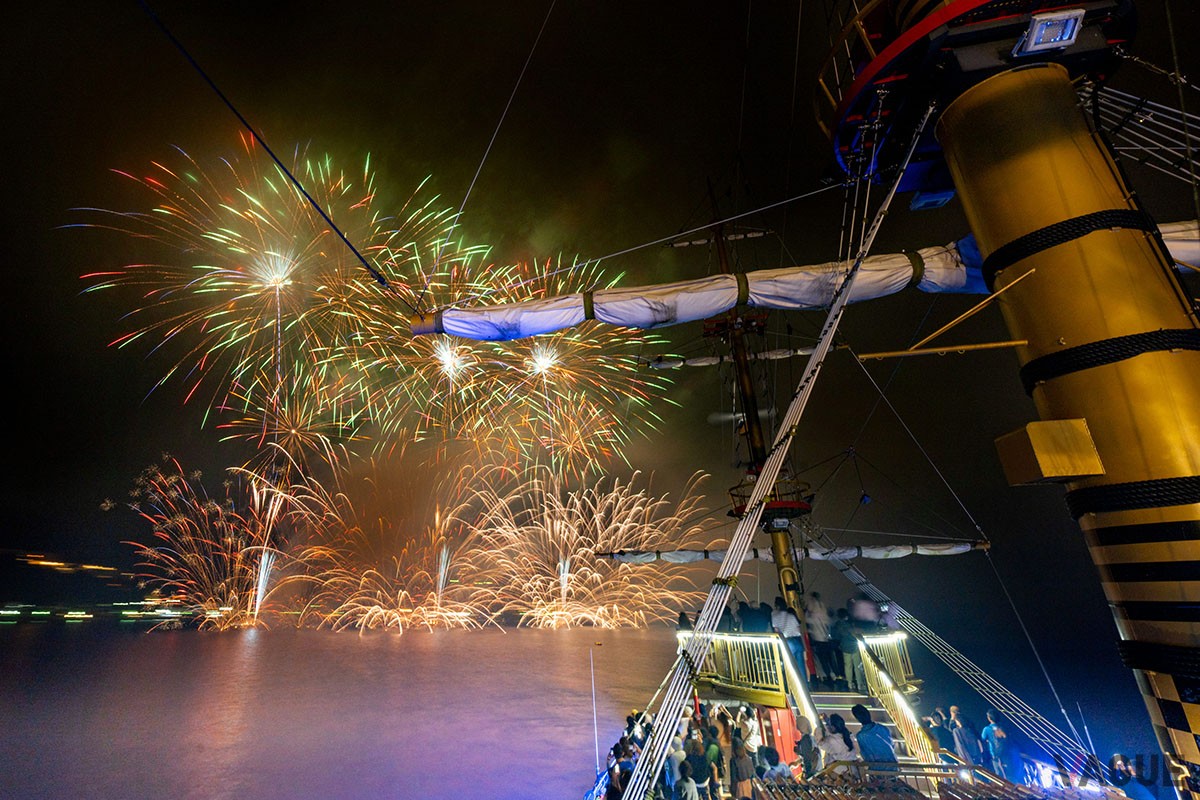 芦ノ湖で行われた花火大会の様子