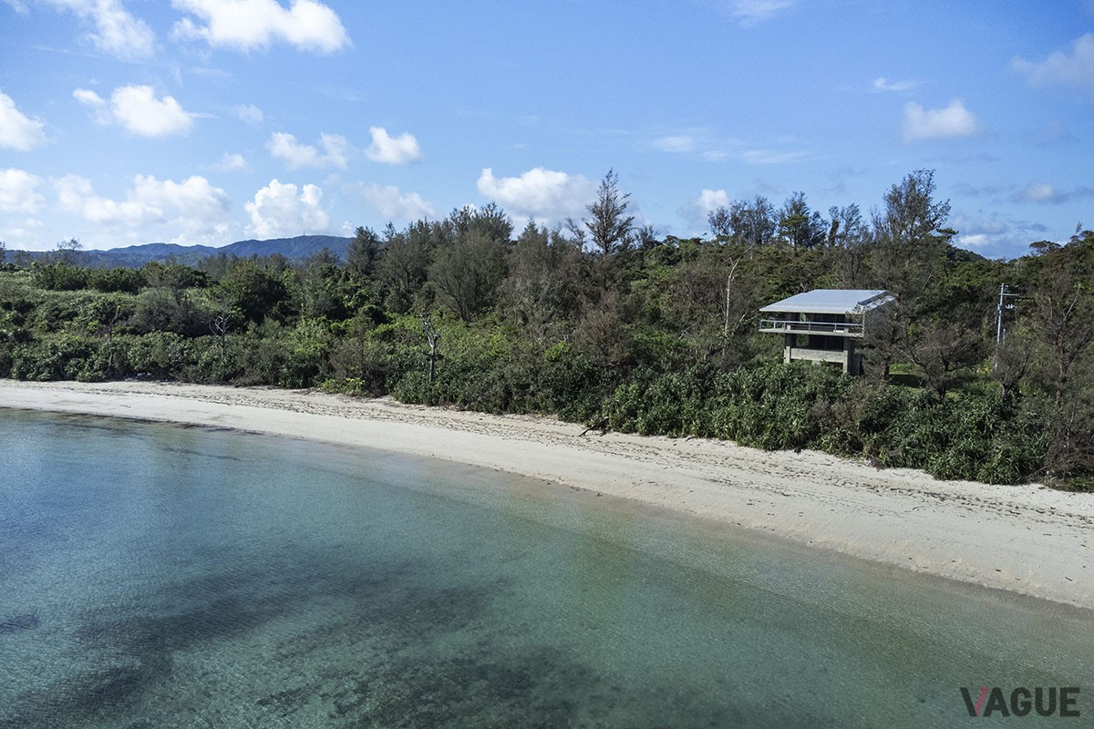 目の前の海を眺めるために建てられたかのような立地